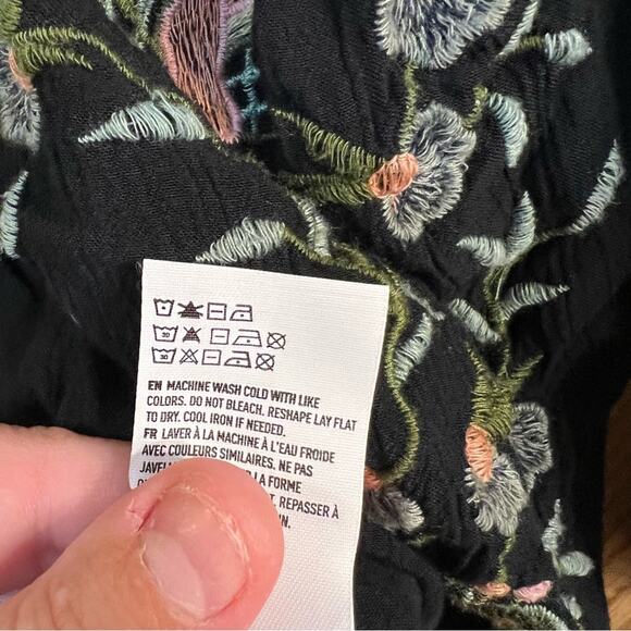 American Eagle Outfitters Embroidered Floral Off the Shoulder Top Size Small - Picture 7 of 7